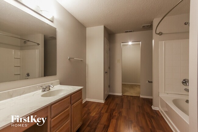 Building Photo - 1327 Jasmine Dr
