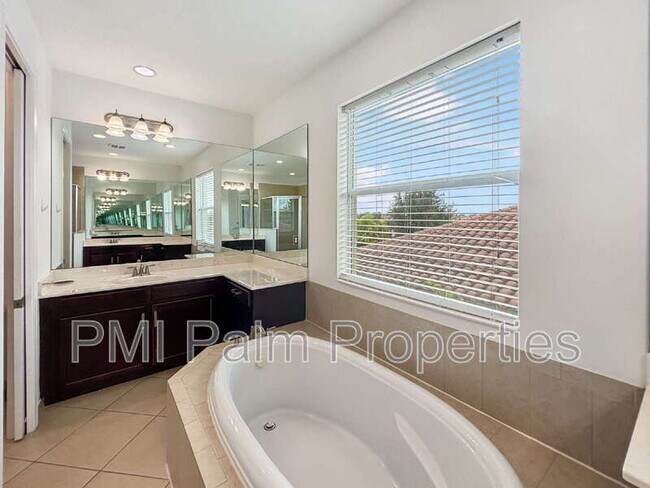 Building Photo - 3001 Strada Court
