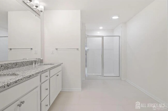 Building Photo - 735 Station Rd