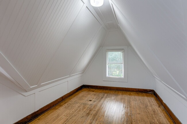 Building Photo - 2347 S 33rd St