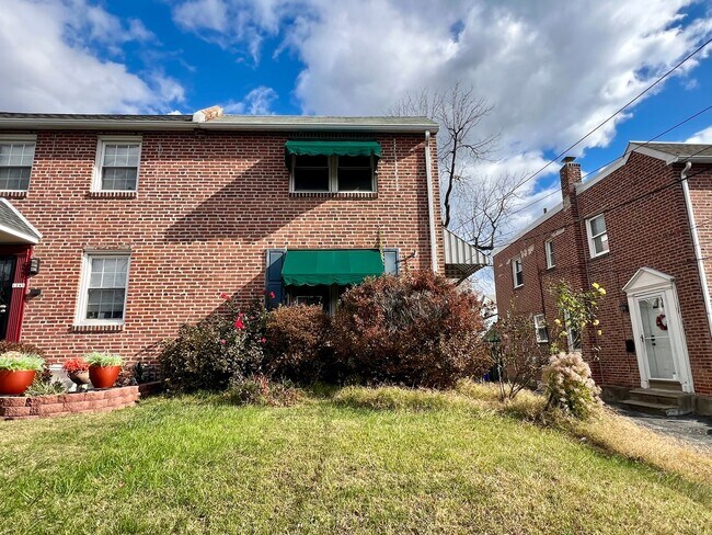 Primary Photo - Gorgeous 3-Bedroom Home in Havertown! Avai...