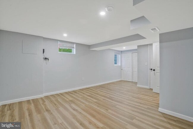 Building Photo - 5758 Biscayne Dr