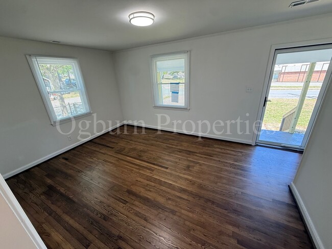 Building Photo - 1112 Marne St