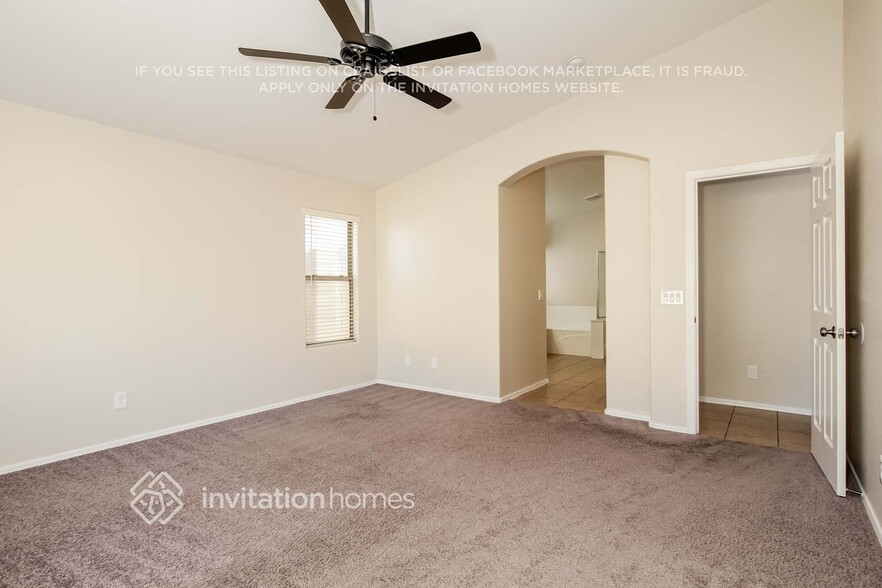 Building Photo - 12842 W Windrose Dr