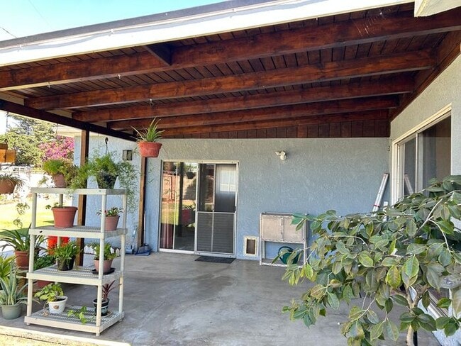 Building Photo - GREAT 3BD HOUSE WITH INCREDIBLE OUTDOOR SP...