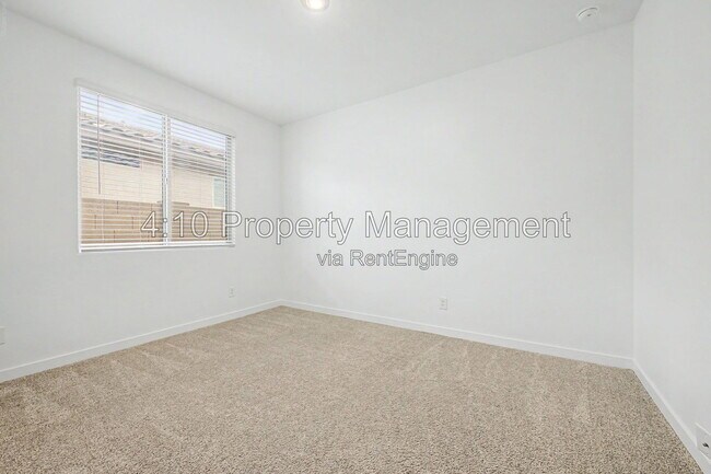 Building Photo - 3241 E Malibu Dr