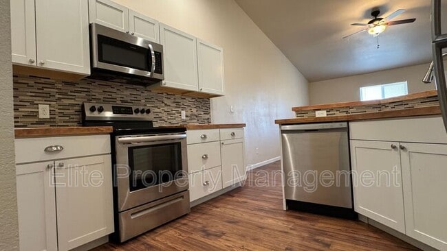 Building Photo - 983 S Palomar Dr