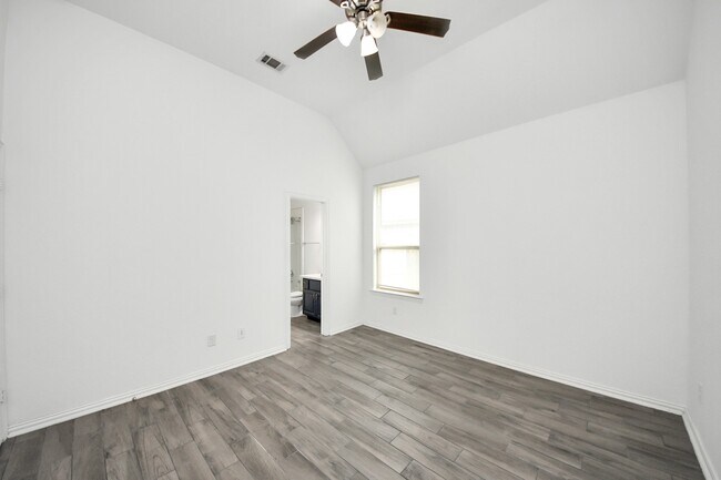 Building Photo - 10910 Wardrop Pl