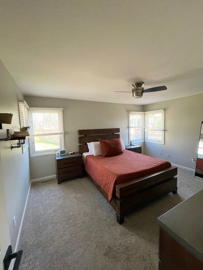 Building Photo - 1001 Camelot Cir