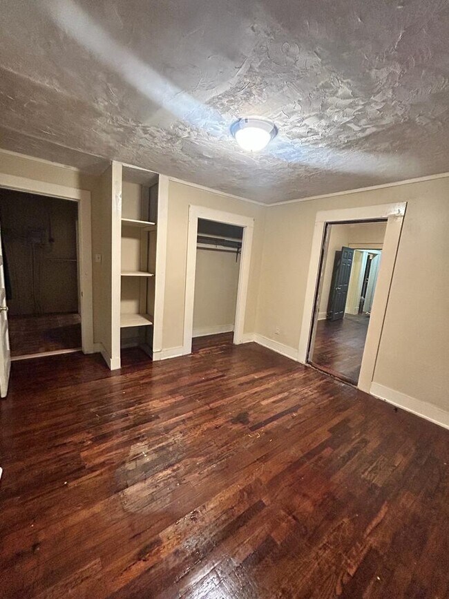 Building Photo - 1378 S Pkwy E