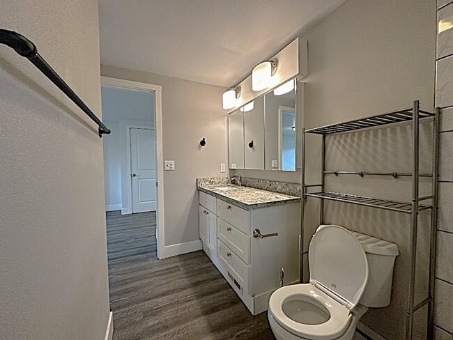 Building Photo - Cozy Meets Chic – 2BR Home with Outdoor Bliss!