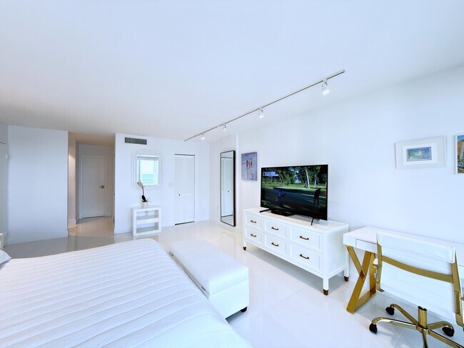 Building Photo - 3546 S Ocean Blvd
