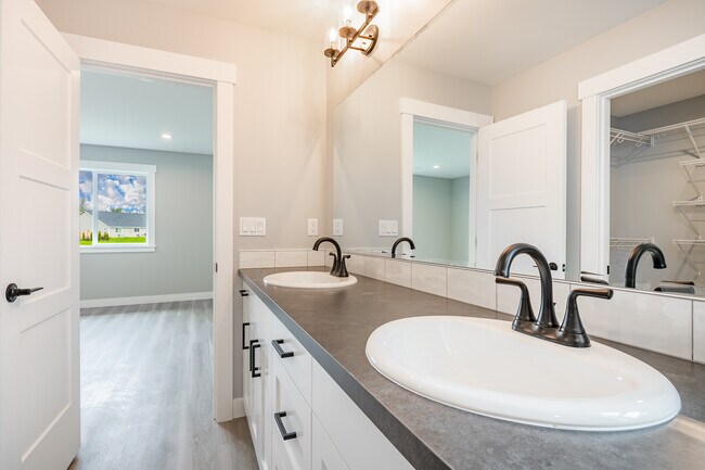 Building Photo - 1517 Hovel Rd