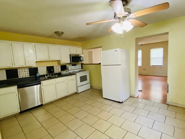 Building Photo - Adorable 3bdrm/1.5bth Cape-Cod  Located in Richmond's Southside!!  **NEWLY RENOVATED**