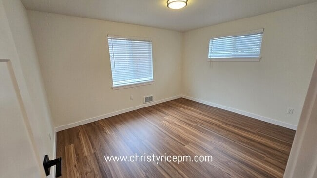 Building Photo - 31721 W Commercial St