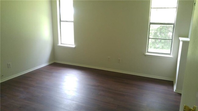 Building Photo - 1608 Dale Cove