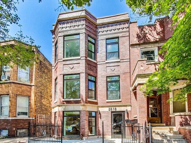 Primary Photo - 2818 W Fletcher St