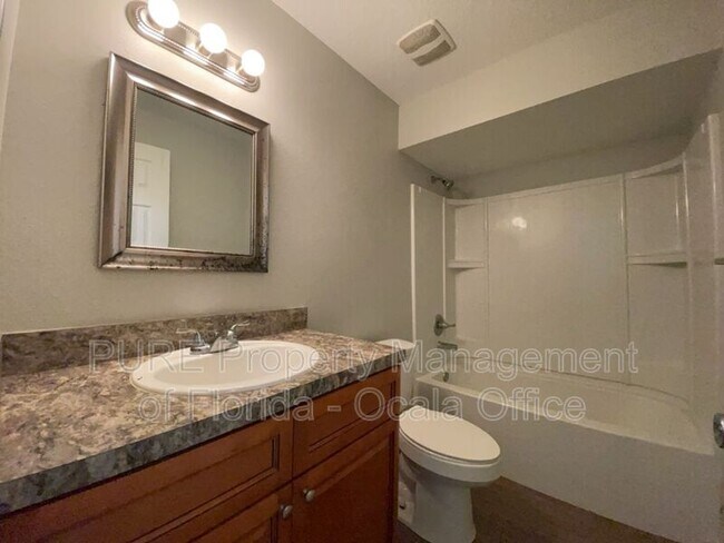 Building Photo - 3650 NE 41st St