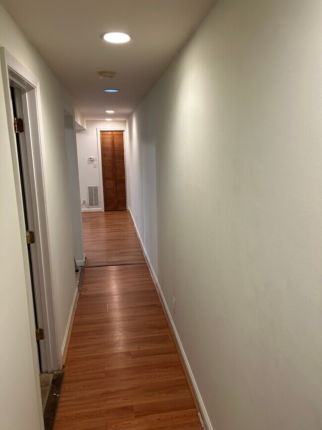 Hall Way - 1909 11th St NW