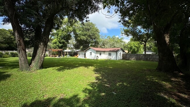Building Photo - 917 E Lambright St
