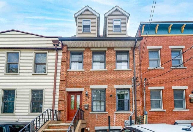 Building Photo - 313 4th St