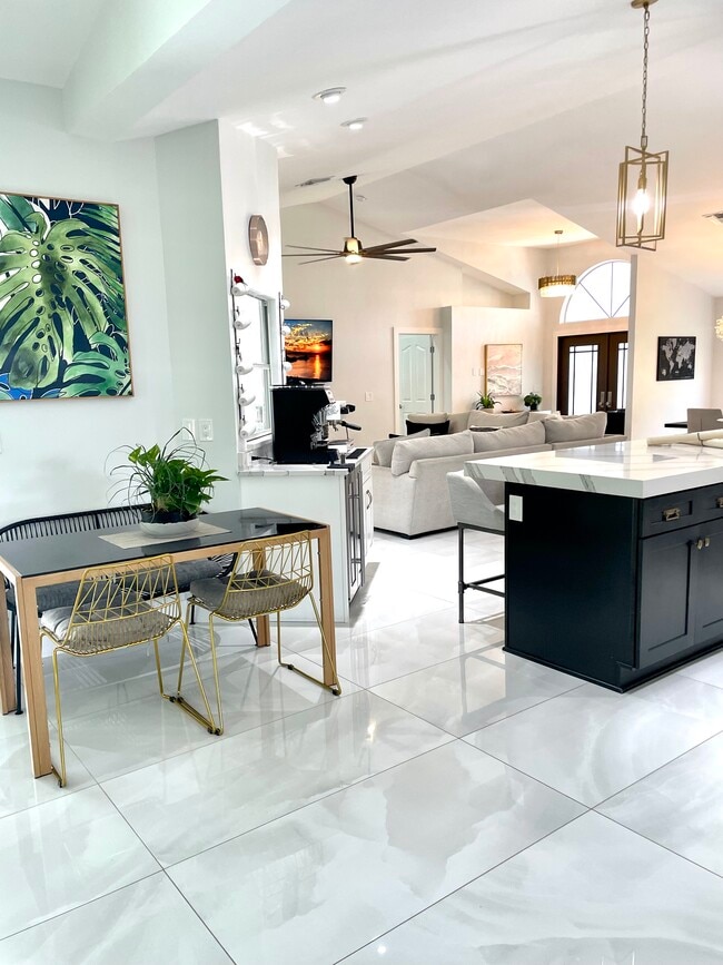 Building Photo - 8139 Las Palmas Way