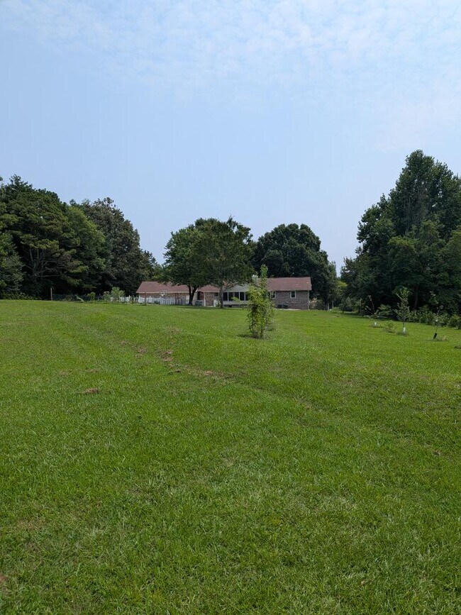 Building Photo - 102 Huntington Ridge Rd
