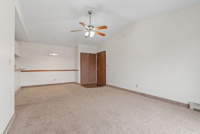 Cascade - 2 Bed / 1 Bath - 900 Sq.Ft. - Jordan Creek and Mills