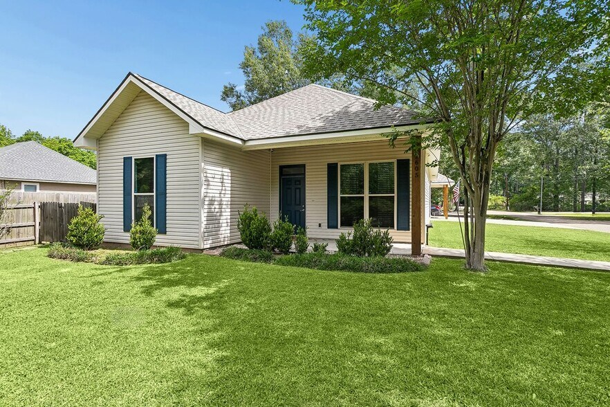 Building Photo - 1605 Labarre St