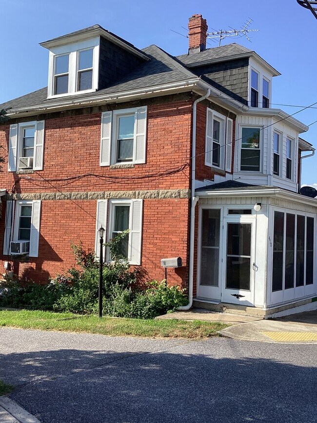 Building Photo - 408-410 Fairview Avenue