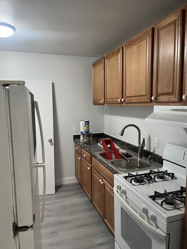 Building Photo - 609 S Cedros Ave