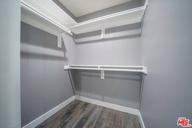 Building Photo - 629 W 83rd St