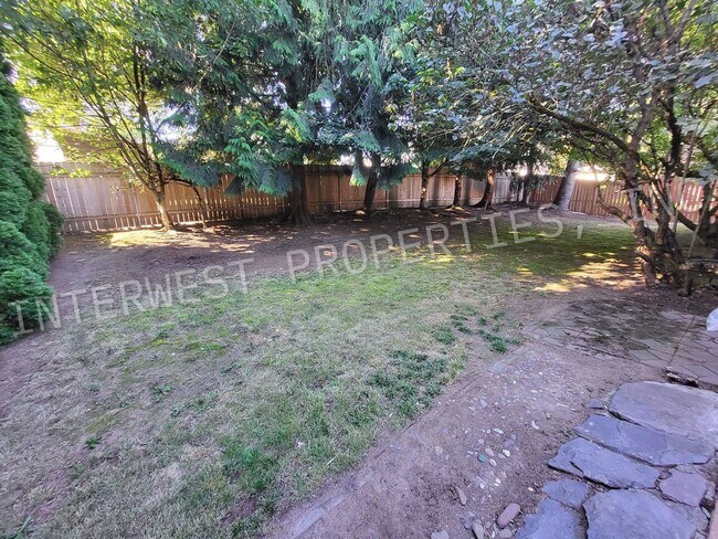 Building Photo - Spacious 3Bd Ba Ranch Style Home With A/C,...