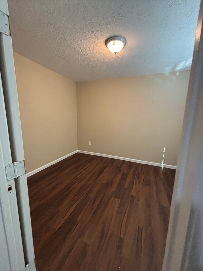 Building Photo - 17109 River Rd