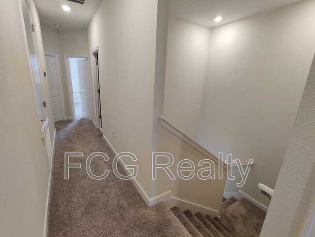 Building Photo - 1242 Sandwedge St