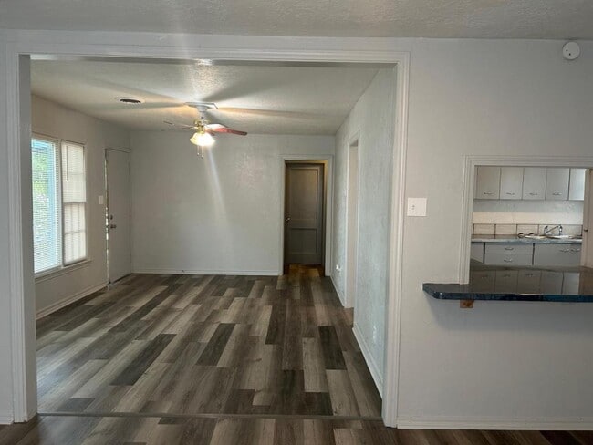 Building Photo - 2104 NW Denver Ave