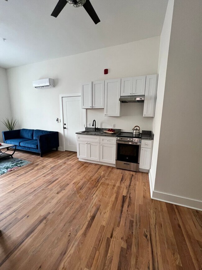 Building Photo - 106 E Broad St