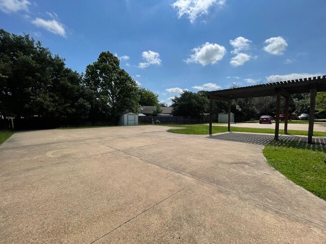 Building Photo - Updated 4 Bed, 3 Bath Home for Fall 2026 Move In!