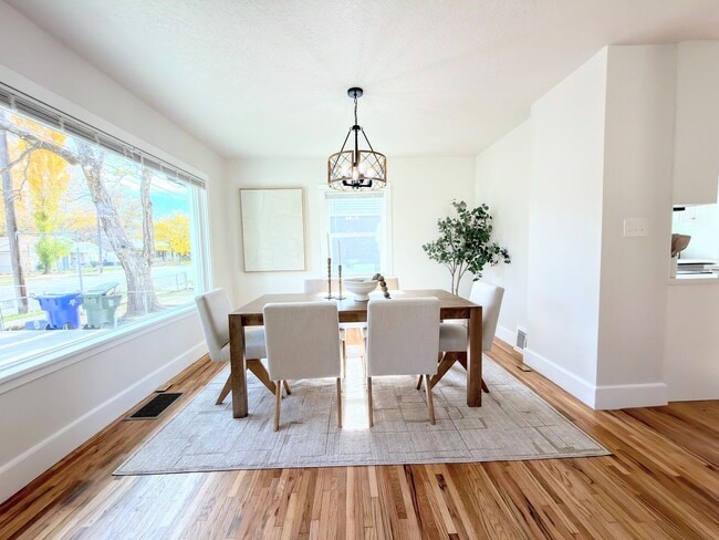 Building Photo - Beautiful Remodeled Home