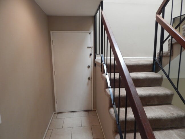 Building Photo - Beautiful Jurupa Hills Condo - 3 Bedroom
