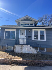 Building Photo - Cute and updated 2 bedroom home