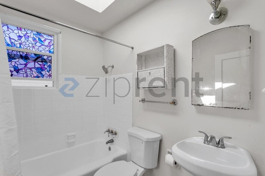 Building Photo - Unit N/A