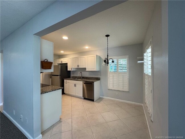 Building Photo - 4567 SE Murray Cove Cir