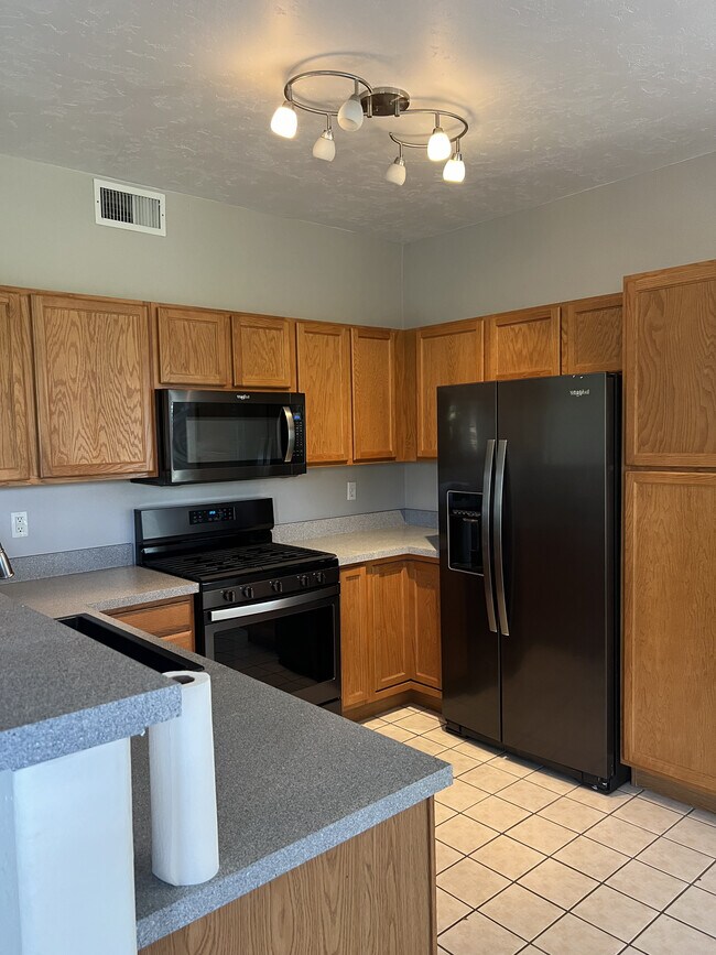 Building Photo - 5427 S Dover St