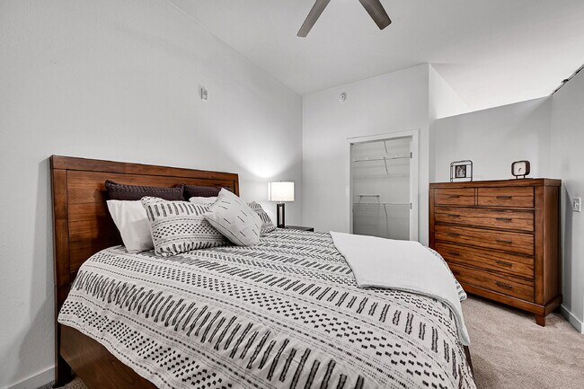 Building Photo - Immaculate, Fully Furnished  1-Bed 1-Bath Condo- Available Now!