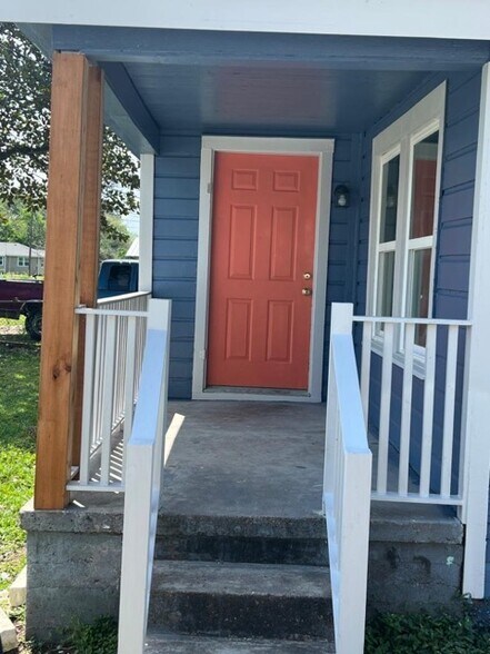 Building Photo - 6218 Woodrow St