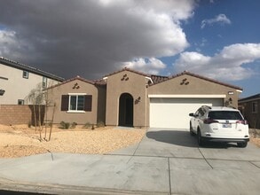 Building Photo - Move in Ready