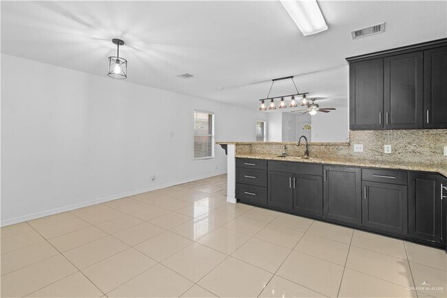 Building Photo - 23 Violet Ave