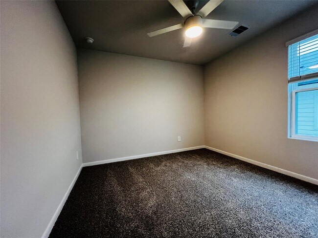Building Photo - 315 Darwin Pl