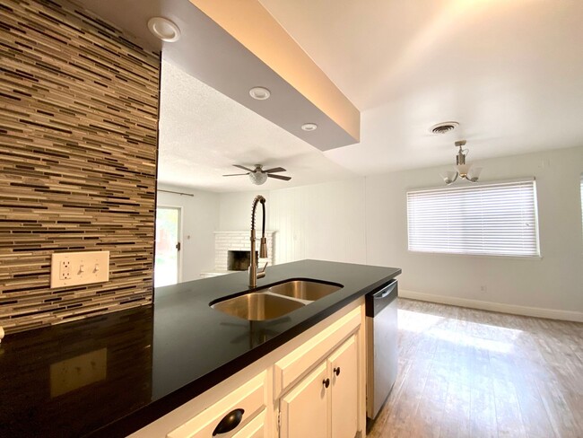 Building Photo - $2,100 Charming 3 Bedroom Home With 2 Livi...